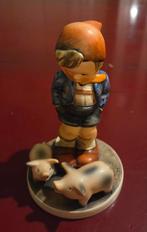 Goebel Hummel beeldje - Mannetje met biggetjes, Ophalen of Verzenden, Zo goed als nieuw, Hummel