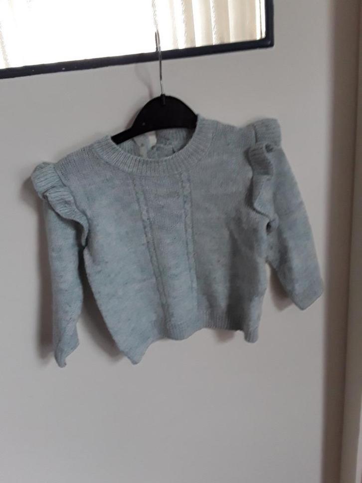 Zacht groen truitje maat 74 H & M, Kinderen en Baby's, Babykleding | Maat 80, Zo goed als nieuw, Jongetje, Truitje of Vestje, Ophalen of Verzenden
