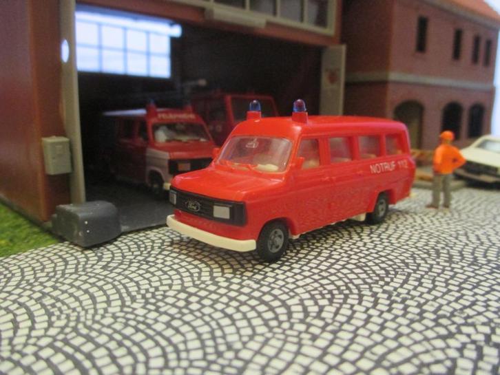 1978-1986 Ford Transit Mk.2 LWB - Revell-Praliné Feuerwehr, Hobby en Vrije tijd, Modelauto's | 1:87, Zo goed als nieuw, Auto, Rietze