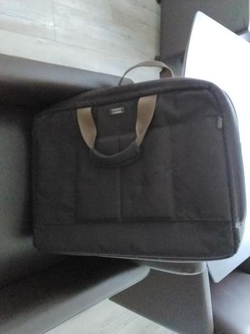 Nette, zeer grote laptoptas beschikbaar voor biedingen