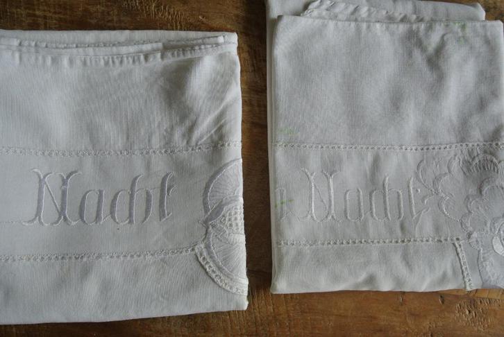 oud bedlinnen Geborduurde versiering met teks GOEDE NACHT, Antiek en Kunst, Antiek | Kleden en Textiel, Ophalen of Verzenden
