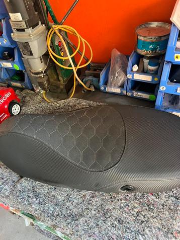 Vespa Sprint zadel beschikbaar voor biedingen