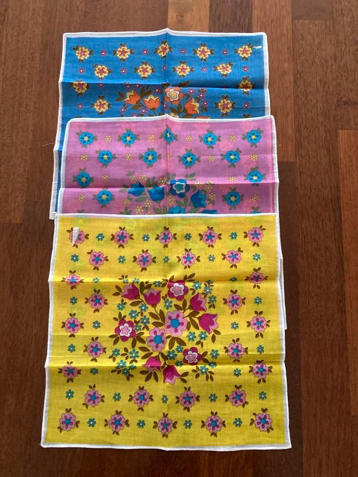 Vintage Zakdoeken Set, heel fleurig, Antiek en Kunst, Antiek | Kleden en Textiel, Ophalen of Verzenden