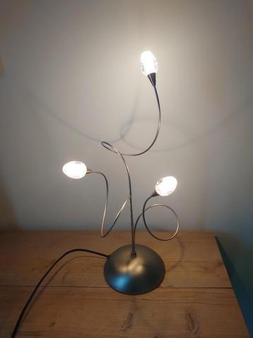 Decoratieve Tafellamp met voetschakelaar en dimmer beschikbaar voor biedingen