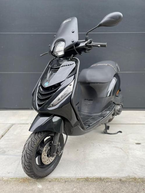 PIAGGIO ZIP 4T 2V 2014 BROM GLANS ZWART, Fietsen en Brommers, Scooters | Piaggio, Zo goed als nieuw, Zip, Maximaal 45 km/u, Benzine