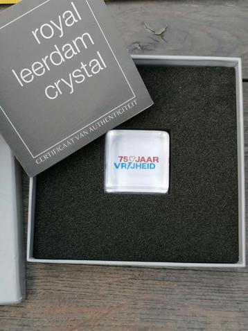 Leerdam kristalglas 75 jaar vrijheid beeldje  beschikbaar voor biedingen