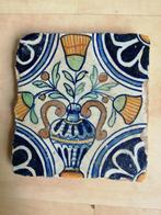 antieke tegel, polychrome, muurtegel, 17e eeuw, bloempot, Ophalen of Verzenden