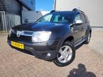 Dacia Duster 1.6 Lauréate 2wd LPG G3 Bijtelling vriendelijk, Auto's, Gebruikt, Duster, Zwart, 1200 kg