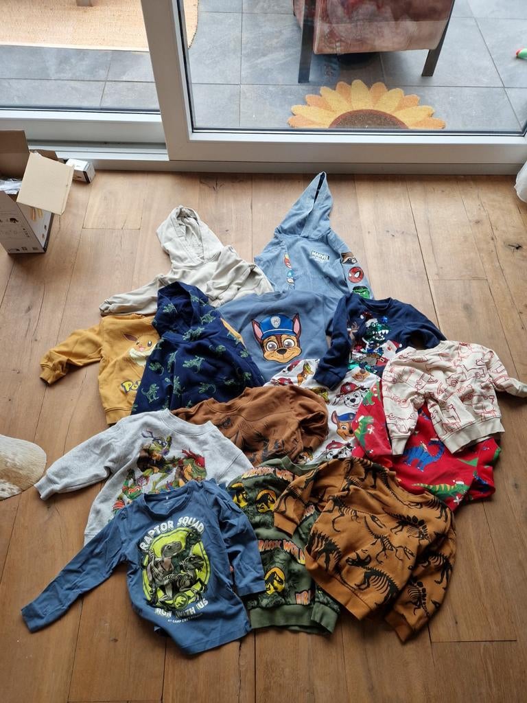 Truien pakket maat 98/104 - Dino, Paw Patrol, Pokemon, Kerst, Ophalen of Verzenden, Gebruikt, Diverse, Jongen of Meisje
