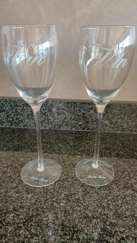 2 mooie Rivièra Maison Wijn glazen op hoge poot Nieuw!!, Verzamelen, Glas en Borrelglaasjes, Nieuw, Overige typen, Ophalen of Verzenden
