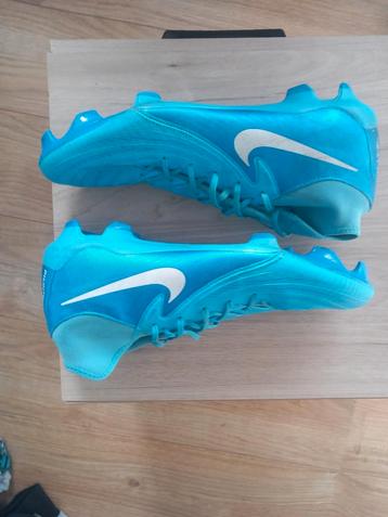 Voetbal schoenen (nieuw) beschikbaar voor biedingen