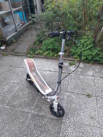 Space Scooter wit beschikbaar voor biedingen