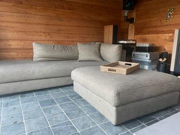 Stoffen grijsgroen chaise longue met bijzet poef beschikbaar voor biedingen