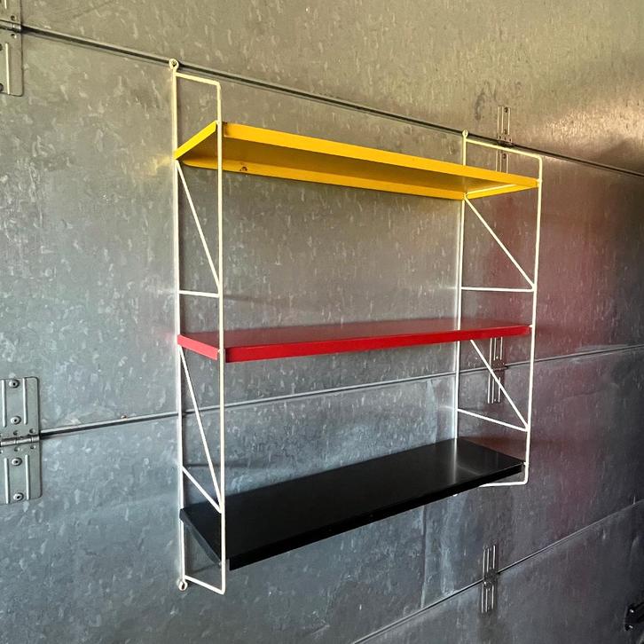 Jaren 60 vintage metalen wandrek Tomado Pilastro, Huis en Inrichting, Woonaccessoires | Wandplanken en Boekenplanken, Gebruikt