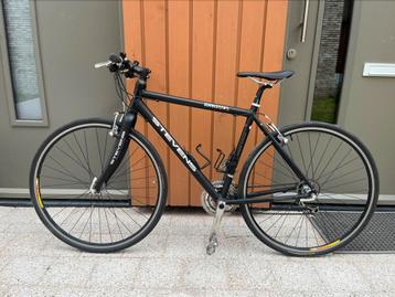 Mat zwarte Stevens fiets strada 600 city cross 52cm beschikbaar voor biedingen
