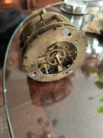 Antieke touwtjes uurwerk, Ophalen