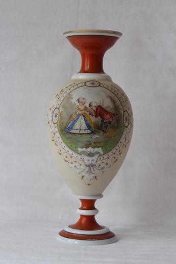 Antiek Frans opaline glas vaas c 1890 beschikbaar voor biedingen