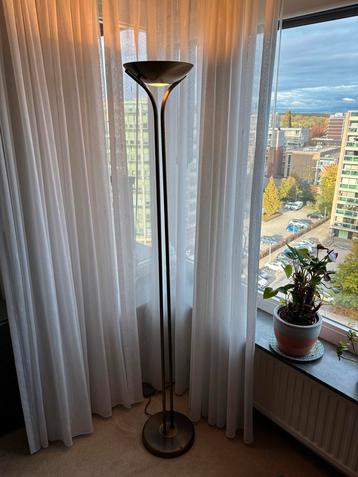 Stijlvolle Staande Lamp beschikbaar voor biedingen