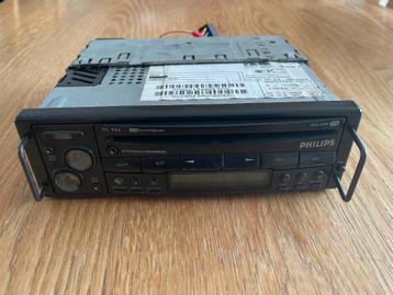 Philips autoradio, cd speler, 4 boxen en  2 tweeters beschikbaar voor biedingen