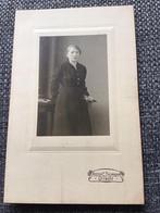 Kabinetfoto, Vrouw, Anton C. Thomann, Utrecht, Antieke foto, Verzamelen, Foto's en Prenten, Ophalen of Verzenden, Voor 1940, Gebruikt