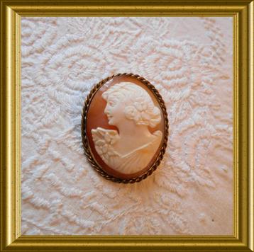 Antieke broche: schelp camee, portret dame beschikbaar voor biedingen