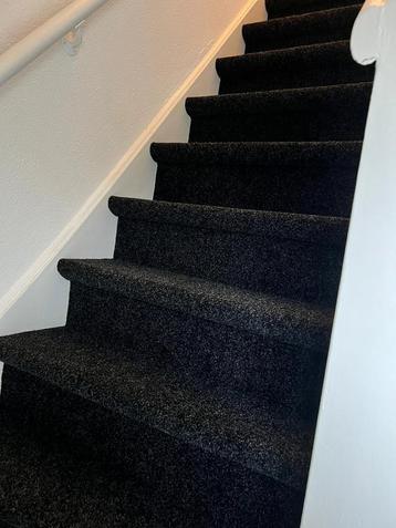 ACTIE! Trap gelegd incl actie tapijt beschikbaar voor biedingen