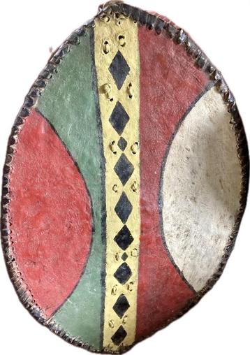 240531 - Old African Maasai shield with decoration - CERTIFI
