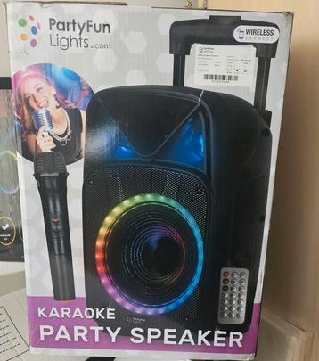 Bluetooth karaoke party speaker met 2 microfoons beschikbaar voor biedingen