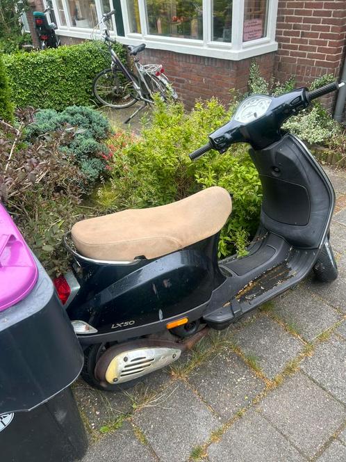 Vespa lx50 70cc opknapper snorscooter, Fietsen en Brommers, Snorfietsen en Snorscooters, Zo goed als nieuw, Vespa, Tweetakt, Ophalen