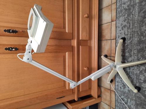 Loeplamp   voor slechtzienden voet wieltjes, Hobby en Vrije tijd, Vergrootglazen, Loepen en Loeplampen, Gebruikt, Loeplamp, Ophalen of Verzenden