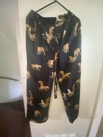 Te koop een hele mooie, soepel en fijne stof, one maat,€10., Ophalen of Verzenden