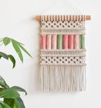 Nieuw macramé wandkleed decoratie lente kleuren 32 x 46 cm, Nieuw, Ophalen of Verzenden