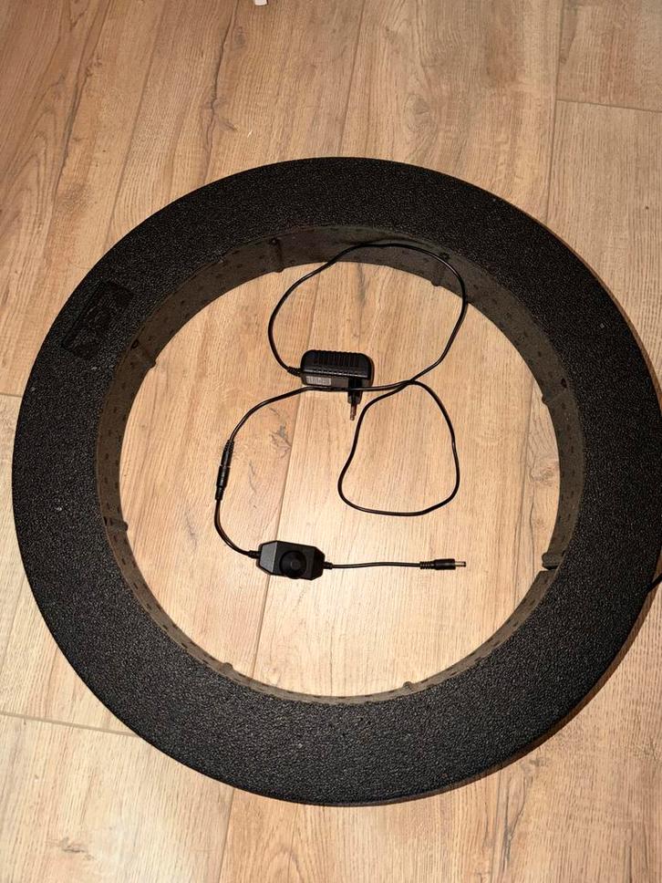 Bulls Dartbord LED Licht Ring + Beschermrand in1, Sport en Fitness, Darts, Nieuw, Overige typen, Ophalen