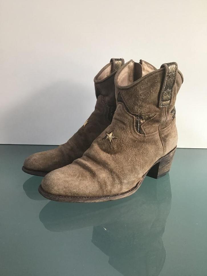 GRATIS VERZENDEN | SENDRA suede bruine laarzen 40, Kleding | Dames, Schoenen, Zo goed als nieuw, Lage of Enkellaarzen, Bruin, Verzenden