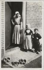 BN2153-Zeeland,Klederdracht,klompen,, Verzenden, 1940 tot 1960, Gelopen, Zeeland
