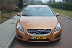 Volvo V60 1.6 T3 Kinetic Org NL/NAP/trekhaak, Voorwielaandrijving, Gebruikt, 150 pk, Origineel Nederlands