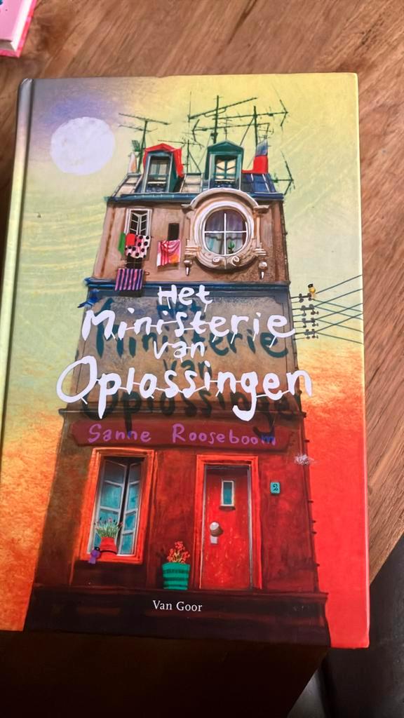 Sanne Rooseboom - Het ministerie van Oplossingen, Boeken, Kinderboeken | Jeugd | 10 tot 12 jaar, Zo goed als nieuw, Ophalen of Verzenden