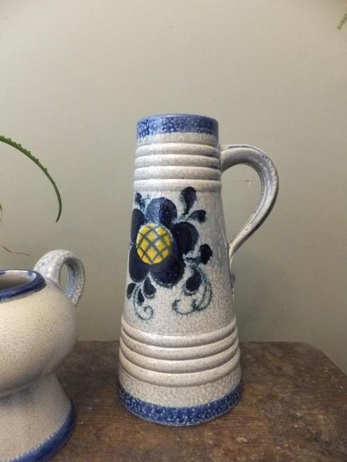 vrolijke vintage vaas, kan met bloemendecor, west germany, Huis en Inrichting, Woonaccessoires | Vazen, Ophalen