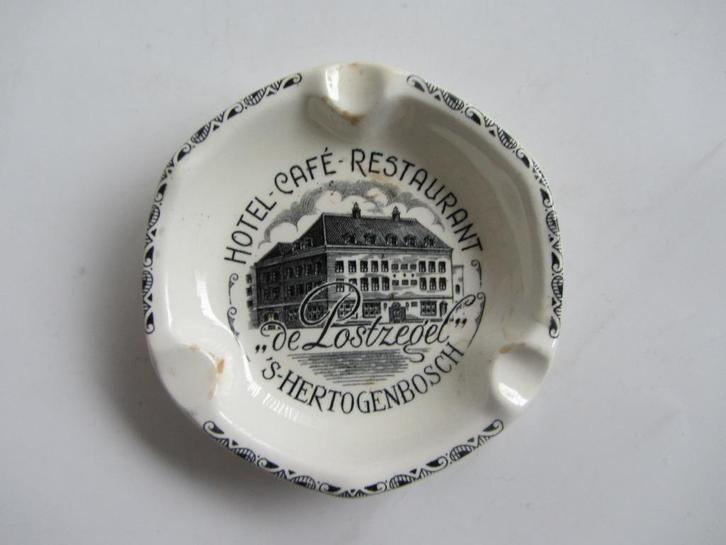 Asbakje - Hotel Café Restaurant 'De Postzegel' / Den Bosch, Antiek en Kunst, Antiek | Keramiek en Aardewerk, Verzenden