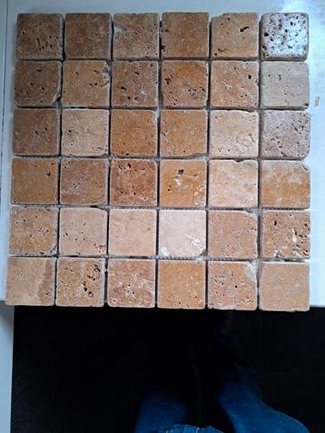 Ruim 5 m2 natuurstenen tegelmatjes, kleur noce, bruin. beschikbaar voor biedingen