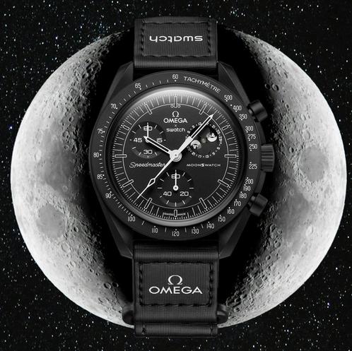 2024 Dark Snoopy MoonSwatch - The Black Mission to Moonphase, Sieraden, Tassen en Uiterlijk, Horloges | Heren, Nieuw, Polshorloge