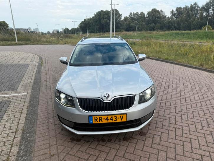Skoda Octavia 1.6 TDI 77KW Combi Dsg-7 2014 Grijs, Auto's, Skoda, Particulier, Octavia, Adaptive Cruise Control, Airbags, Airconditioning