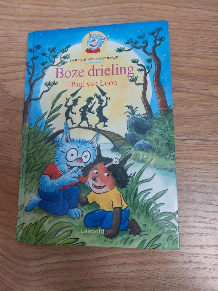 Paul van Loon - Boze drieling -Dolfje Weerwolfje dl  5, Boeken, Kinderboeken | Jeugd | onder 10 jaar, Zo goed als nieuw, Fictie algemeen