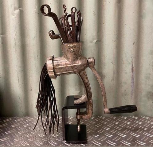 Oude vleesmolen- upcycling - metal art - duurzaam, Huis en Inrichting, Woonaccessoires | Overige, Ophalen of Verzenden