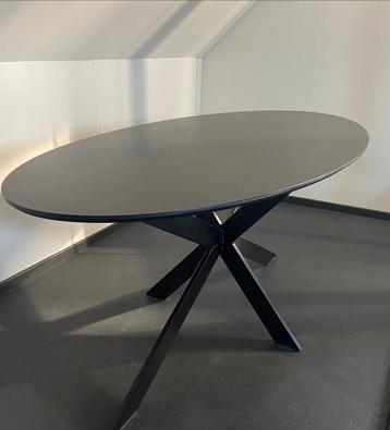 Zwarte eettafel ovaal | 180cm  beschikbaar voor biedingen