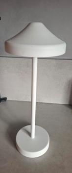 Moderne draadloze witte tafellamp, Ophalen of Verzenden, Zo goed als nieuw, Metaal, Minder dan 50 cm