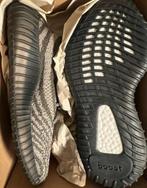 Yeezy Boost 350 V2 grijs/oranje, Ophalen of Verzenden, Zo goed als nieuw, Zwart, Sneakers of Gympen