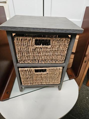 Klein Kastje met Manden beschikbaar voor biedingen