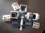 LEGO City Ruimtevaart Ruimtestation op de Maan – 60227, Kinderen en Baby's, Complete set, Ophalen of Verzenden, Lego, Zo goed als nieuw