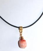 Zwarte ketting met een oranje tonnetje eraan, Nieuw, Oranje, Ophalen of Verzenden, Overige materialen